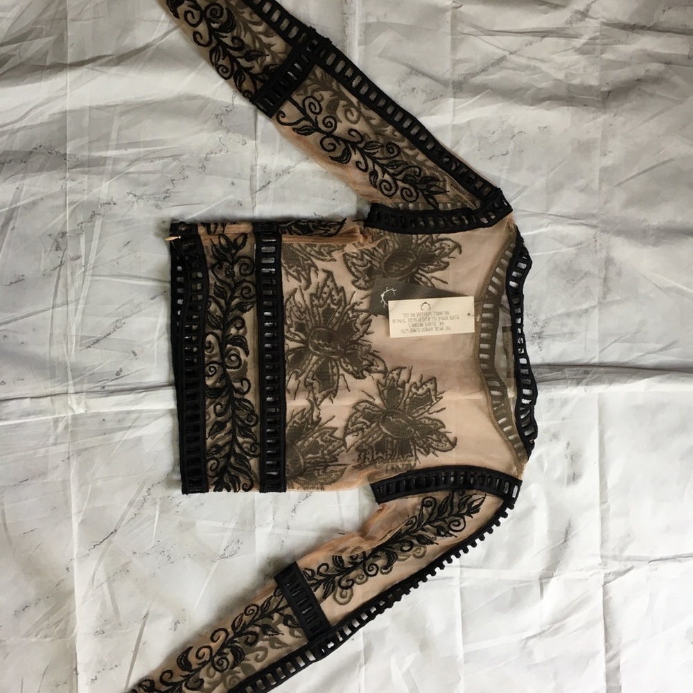 For love and lemons NWT black lace print sheer top - Picture 5 of 8